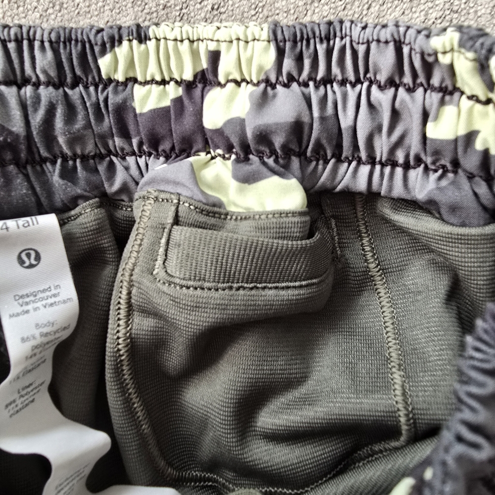 Lululemon Camo Print Running Women's Shorts Sz 4 Tall - Picture 2 of 8